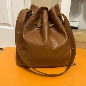 Vintage camel Longchamp drawstring bucket bag